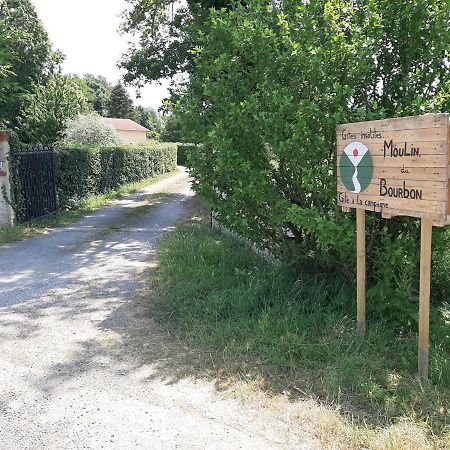 Gite A La Campagne Avec Piscine Biziat Exterior foto